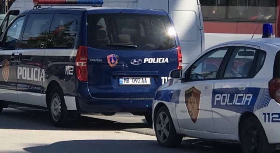 Qytetarë nga e gjithë Shqipëria drejt Tiranës për manifestimin e e thirrur nga Meta, policia kontrolle rrugës