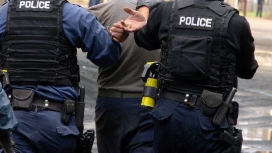 350 euro për çdo emigrant, arrestohen 6 transportues