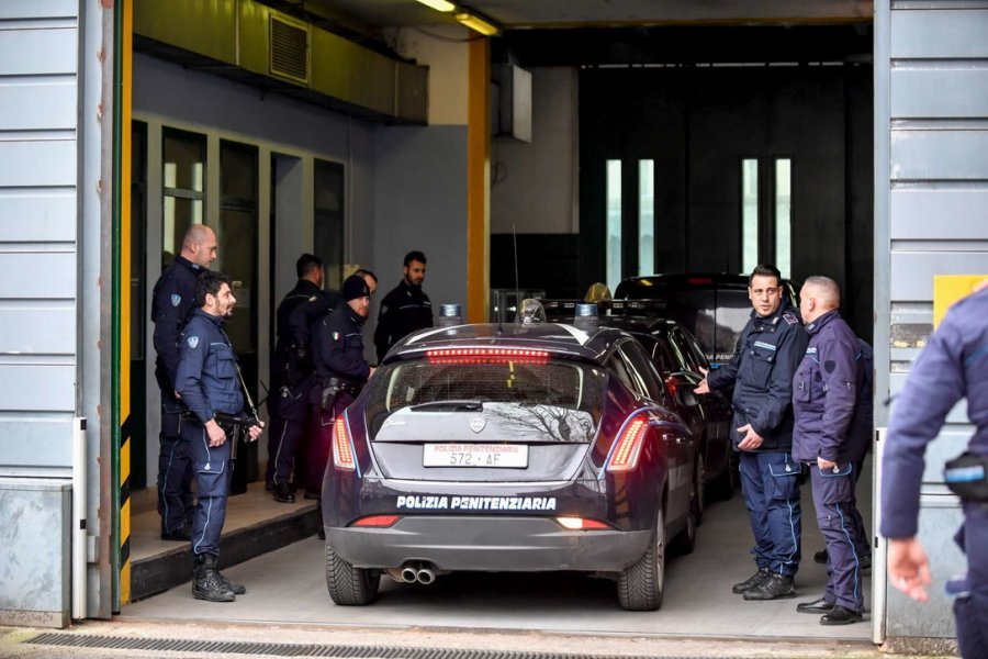 Coronavirusi në Itali, trazira në burgje: Gjashtë të vdekur, dy agjentë të marrë peng në Pavia
