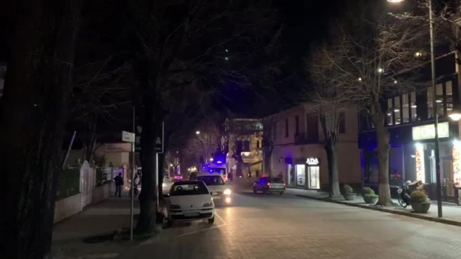 VIDEO/ Përleshje në Korçë, një i plagosur rëndë me thikë