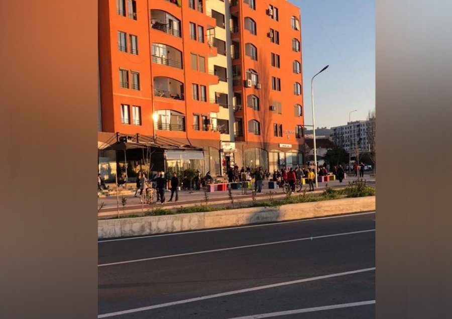 Oraret dhe mallkimet e Ramës bëjnë efektin e kundërt: Shqiptarët mbushin rrugët