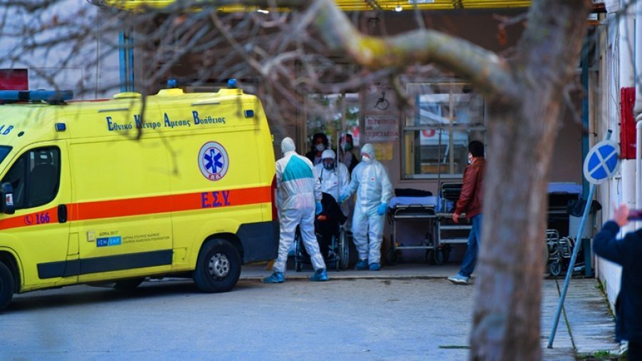 Shënohet viktima e 7 nga koronavirusi në Greqi, ndodhej në fshatin ‘karantinë’ të Kosturit