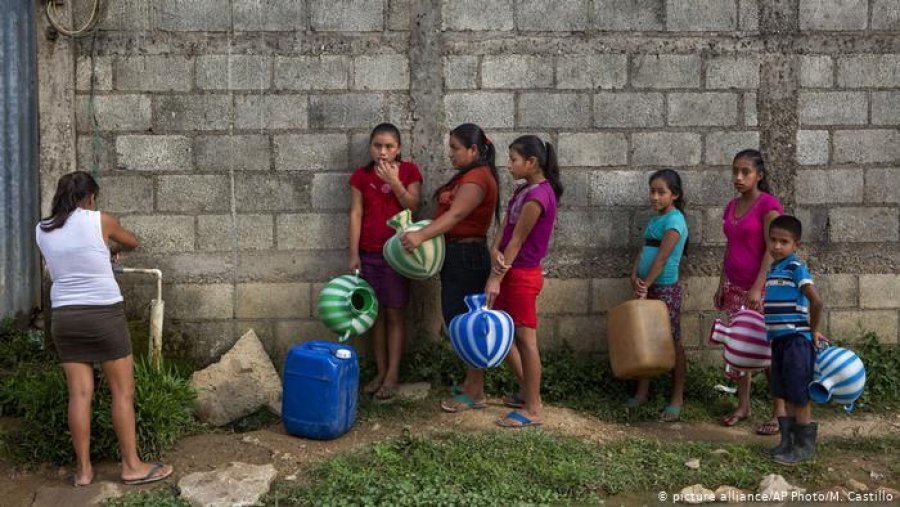 Paralajmëron OKB: Bota po përballet me mungesë uji