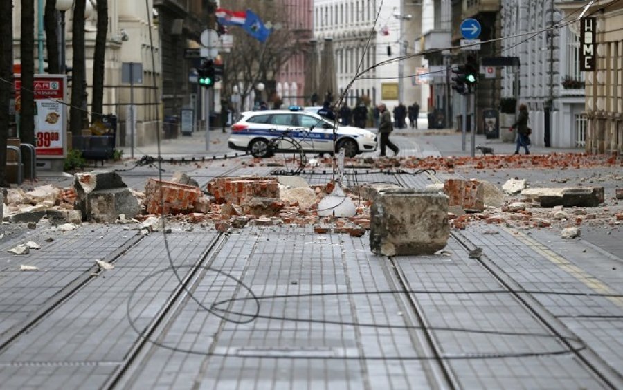 Vdes 15 vjeçarja në Zagreb/ Mbeti e plagosur rëndë nga tërmeti i së dielës