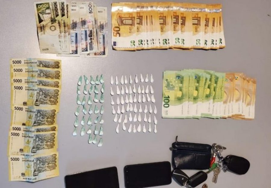 Arrestohet shpërndarësi i kokainës në Durrës, policia i gjen 89 doza