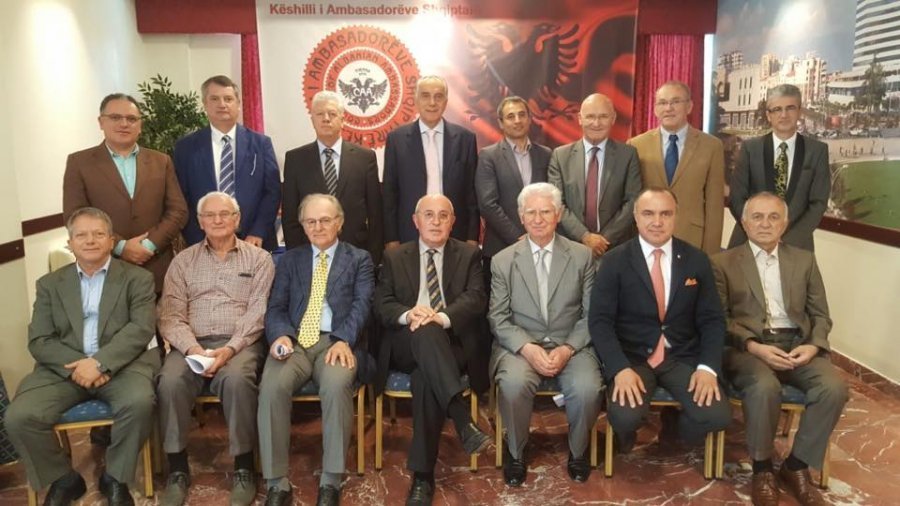 Këshilli i Ambasadorëve Shqiptarë mesazh solidariteti me diplomatët e huaj në Tiranë