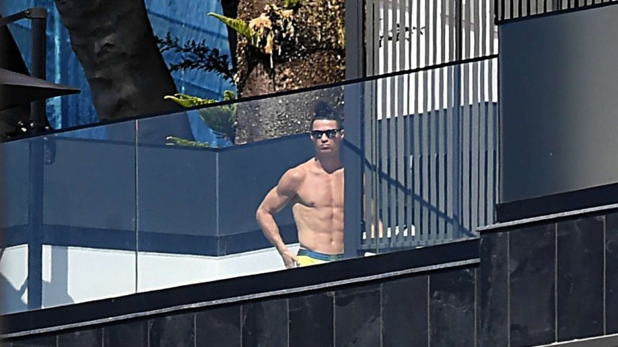 Ish-presidenti i Juves sulmon Ronaldon: Iku për nënën? Pastaj doli në pishinë...!