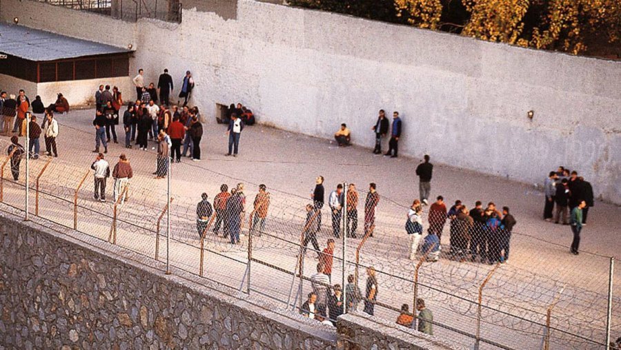 Përfitojnë shumë shqiptarë/ Qeveria greke aprovon vendimin për lirimin e të burgosurve, ja kush falet