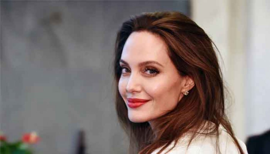 Angelina Jolie e frikësuar nga koronavirusi, ja çfarë bën