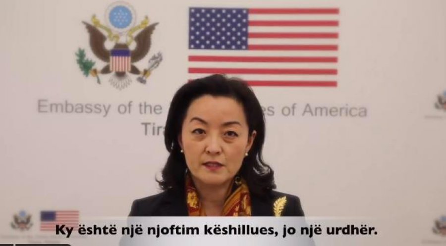 VIDEO/ Ambasadorja Kim me njoftim të rëndësishëm për shtetasin amerikanë në Shqipëri