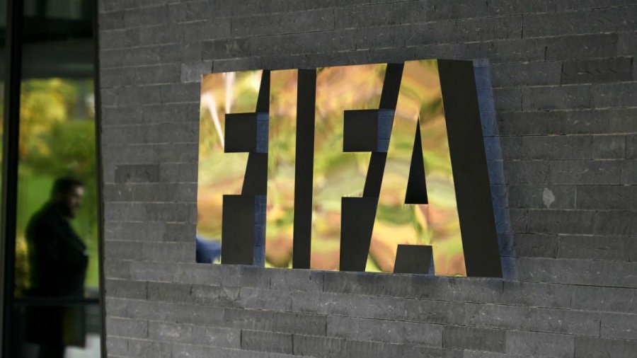 Kriza nga Covid-19/ FIFA jep ‘OK’ klubeve që të përgjysmojnë pagat e lojtarëve