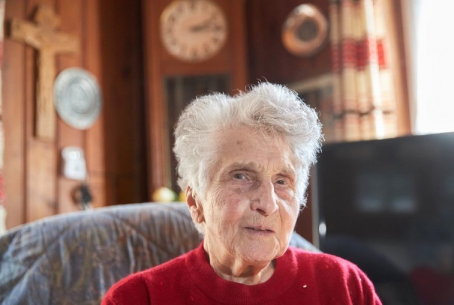 'Nuk u frikësova'/ Gruaja 95 vjeç u kthye në shtëpi pasi i mbijetoi koronavirusit  