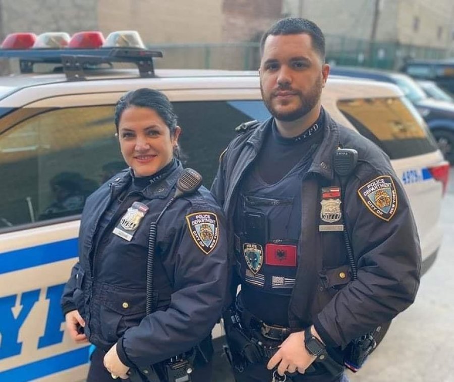 Dy policë shqiptarë të Nju Jorkut i shpëtojnë jetën taksistit