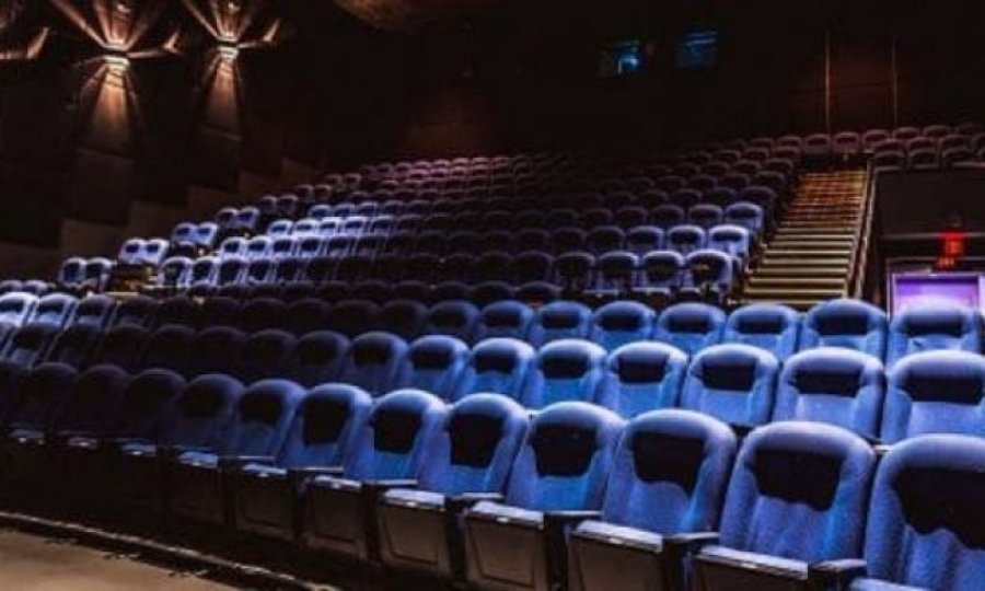 Kina hap sërish kinematë, por shikuesit duhet t’i plotësojnë këto 4 kushte