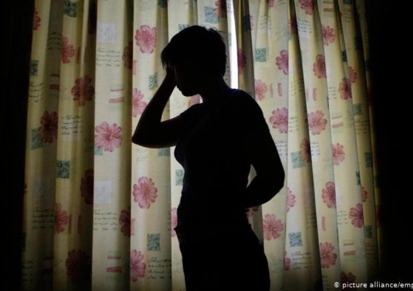 ‘Vetmia është ngjitëse’, psikiatri shpjegon çfarë ndodh gjatë izolimit: Unë i shoh me sy kritik rrjetet sociale, ju lutem…