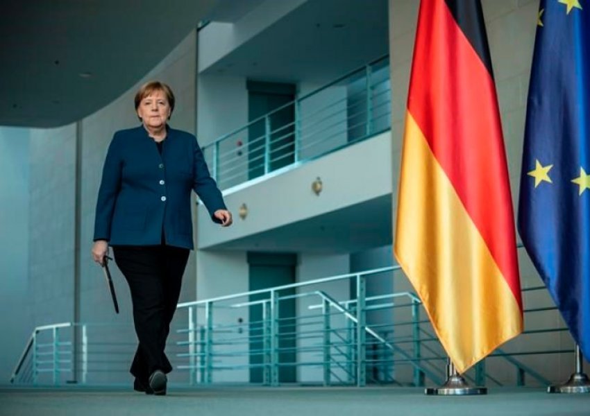 Pavarësisht testit negativ të koronavirusit, Merkel do punojë nga shtëpia  