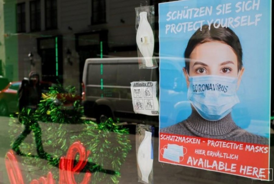 Austria i bën maskat e fytyrës, të detyrueshme në supermarkete