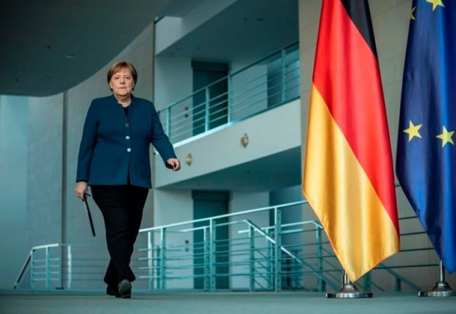 Pavarësisht testit negativ të koronavirusit, Merkel do punojë nga shtëpia  