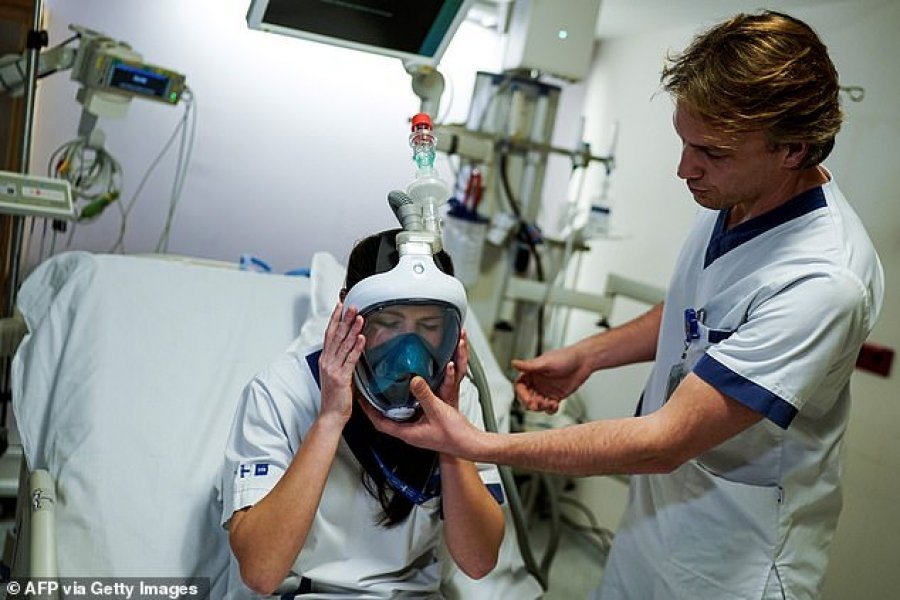 Mungesë në pajisje mjekësore, mjekët italianë përdorin maska zhytje për frymëmarrjen e drejtuar