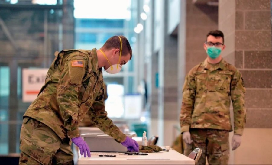 Vdes ushtaraku i parë amerikan nga koronavirusi