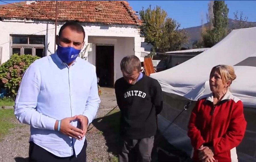 VIDEO/ Këlliçi tek familja Gjoni: Qeveria u tha, ik te Basha të të ndihmojë ai
