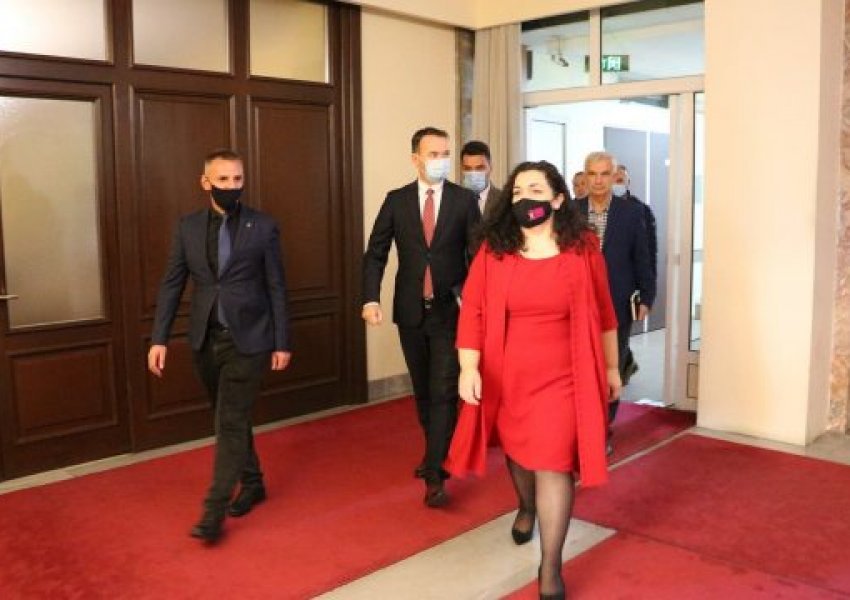Osmani 'shfuqizon' vendimet e Thaçit, shkarkon konsujt në Pragë, Lubjanë, Shkup e Tiranë