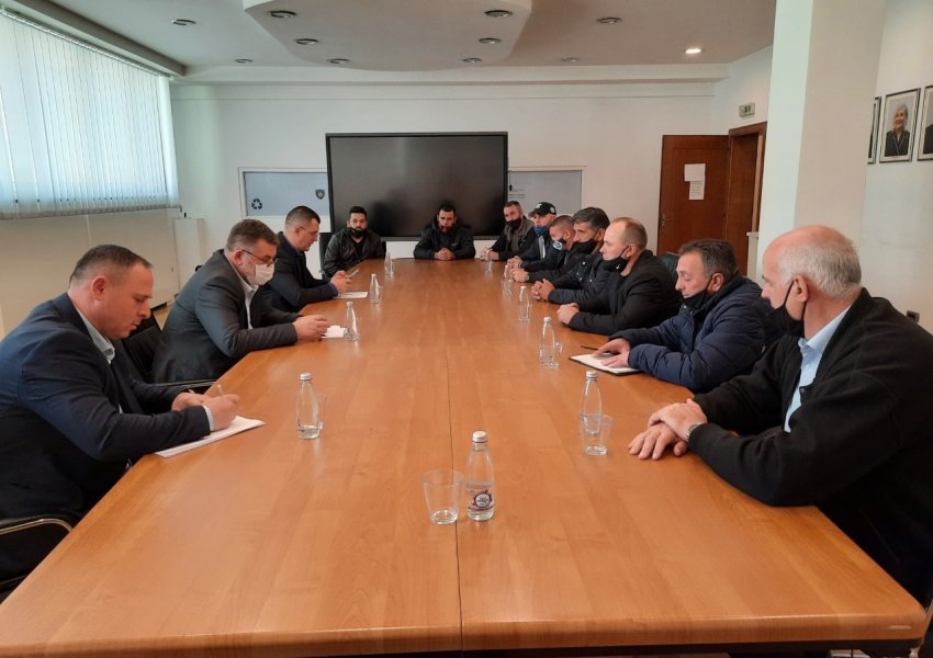 Bllokimi i llogarive, ministri Kuçi takohet me përfaqësuesit e 'Trepçës'