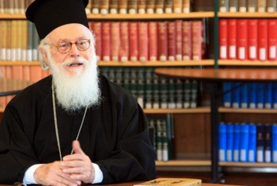 Kryepeshkopi Janullatos vazhdon me simptoma të lehta, urime nga personalite për shërim të shpejtë