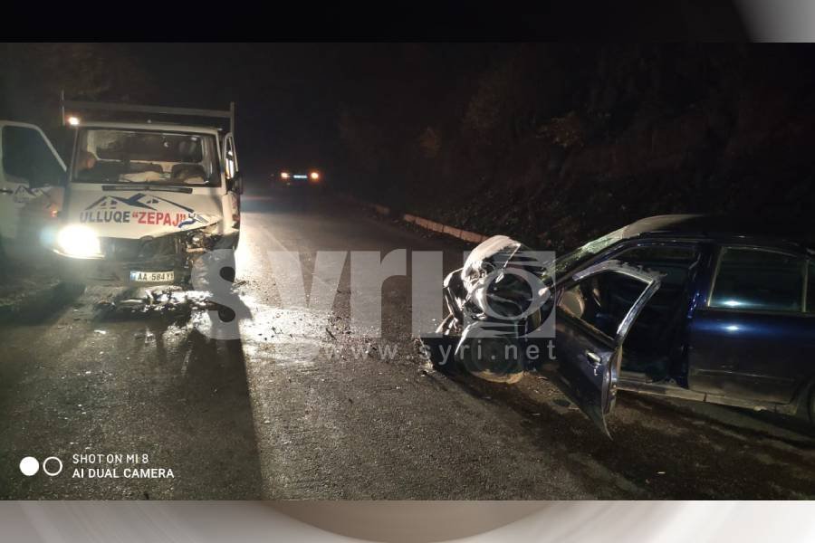 FOTO/ Përplaset makina me kamionçinën, 3 të plagosur në Fushë Studen