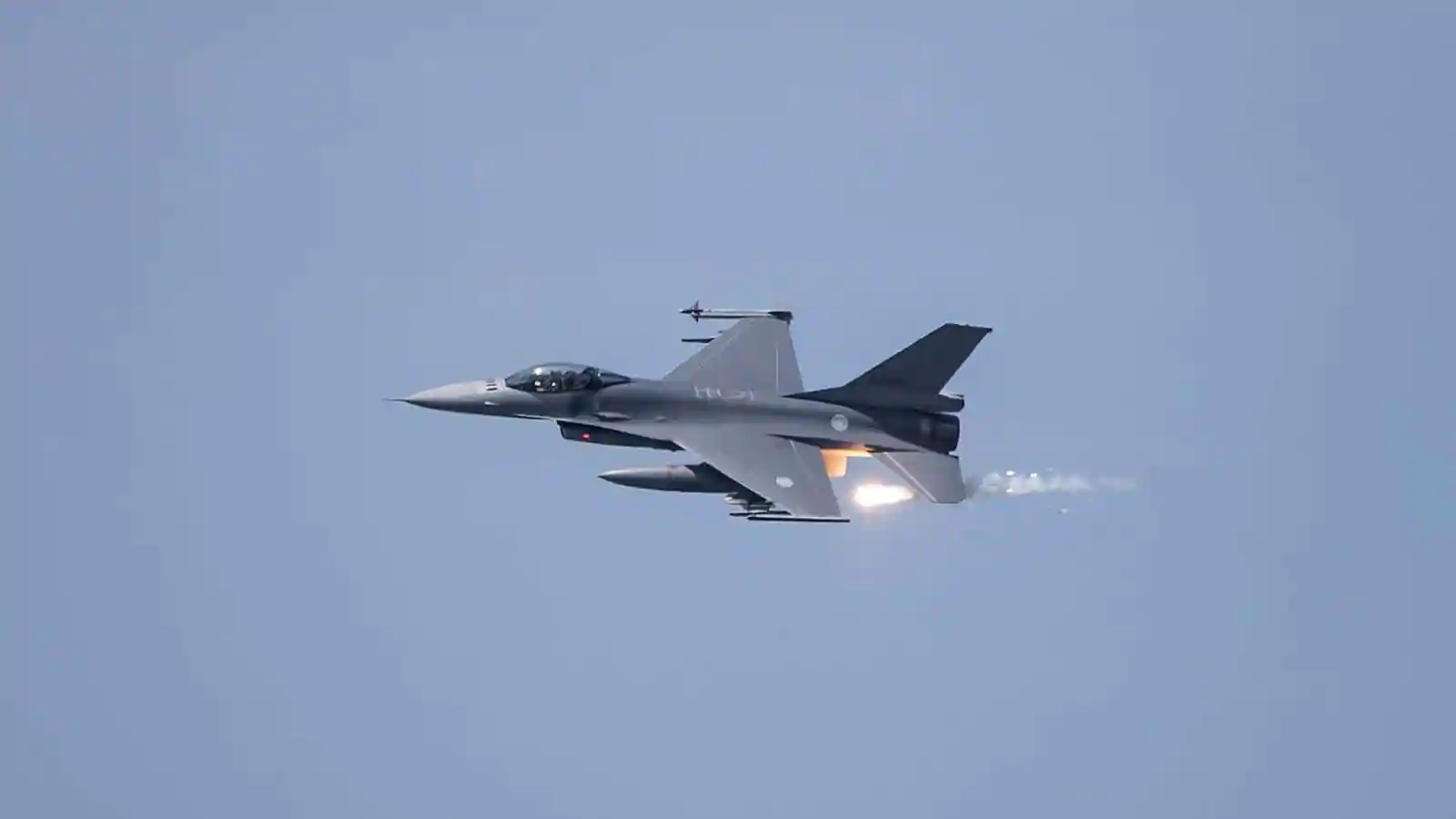 Tajvan/ Zhduket avioni luftarak F-16, autoritete në alarm