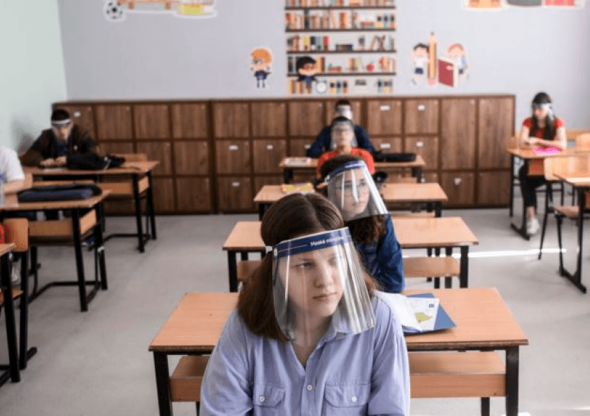Qindra mësues e nxënës me COVID-19, kjo është gjendja me koronavirus nëpër shkollat e Kosovës