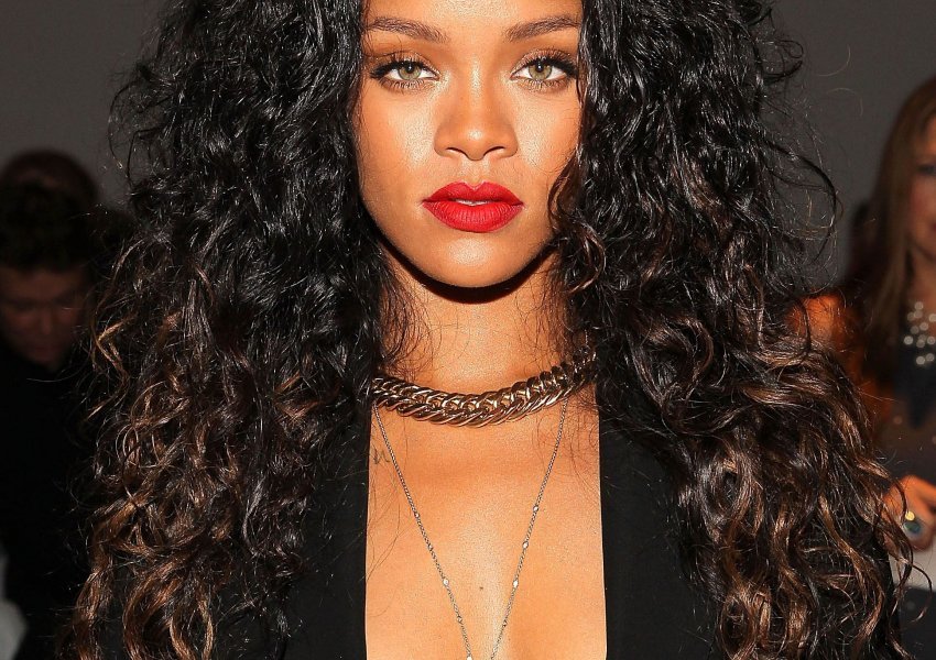 Rihanna i frymëzoi të gjithë/ Rikthen pas shumë vitesh stilin e flokëve