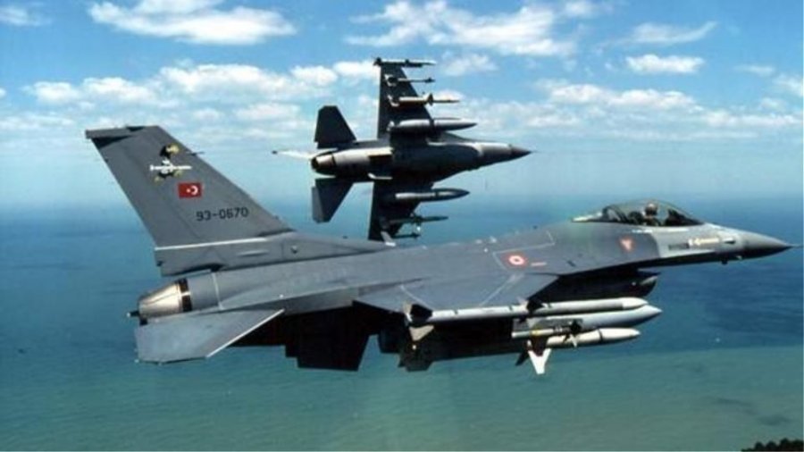  4 avion luftarak të Turqisë fluturojnë mbi ishullin grek