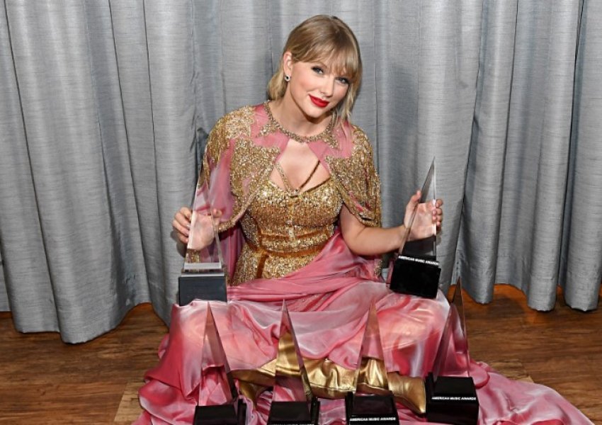Taylor Swift rrëmben çmimin kryesor në 'AMA 2020'
