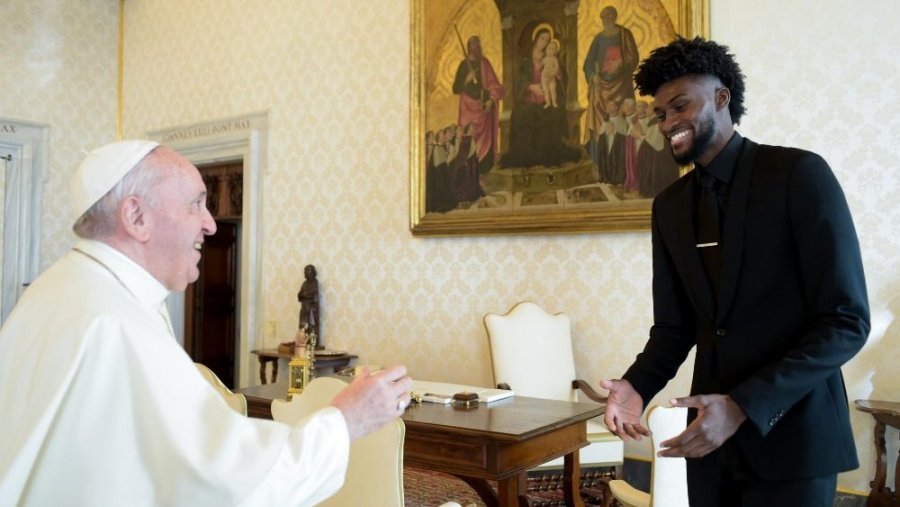 Yjet e basketbollit amerikan tek Papa Françesku, kundër racizmit