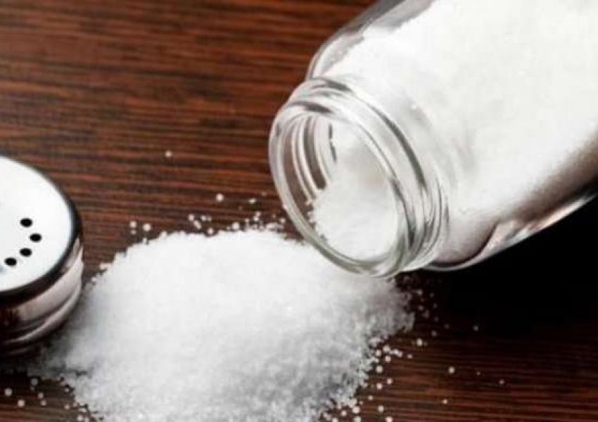 Shenjat që tregojnë se ju konsumoni shumë kripë