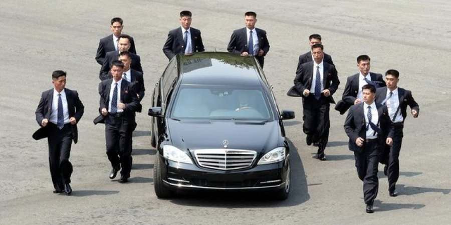 Jeta mes luksit, Kim Jong-Un përdor makinën luksozë 1.3 miliardë paund