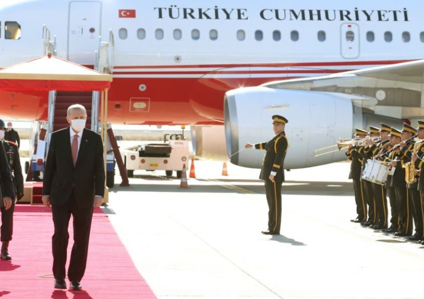 Vizita e Erdogan në pjesën turko-qipriote/ PE i kërkon BE-së sanksione ndaj Turqisë