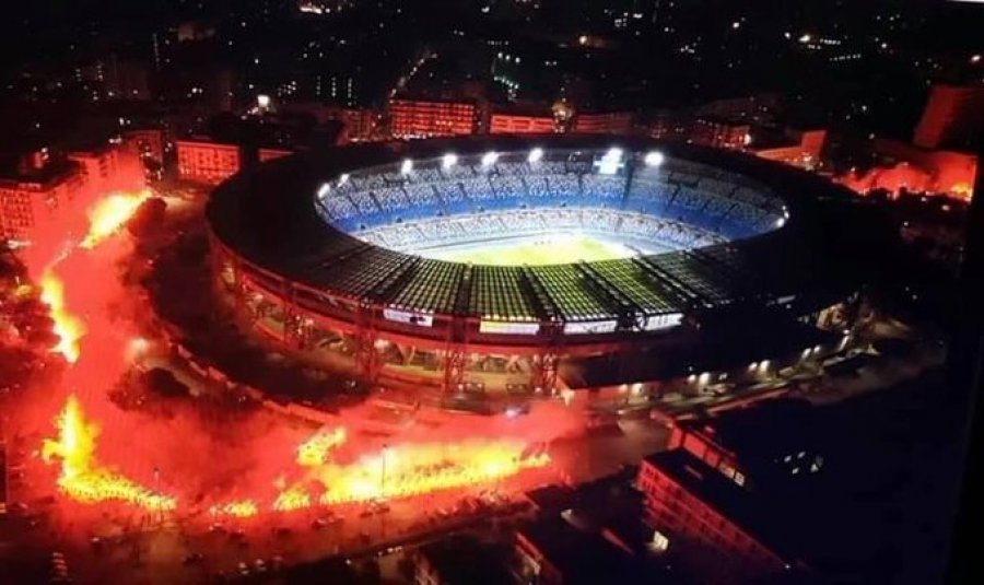 VIDEO/ Napoli në flakë, tifozët mblidhen jashtë stadiumit për të nderuar Maradona-n