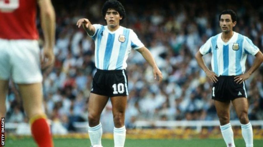 Diego Maradona vdes: Tri ditë zie në Argjentinë dhe lumenj homazhesh