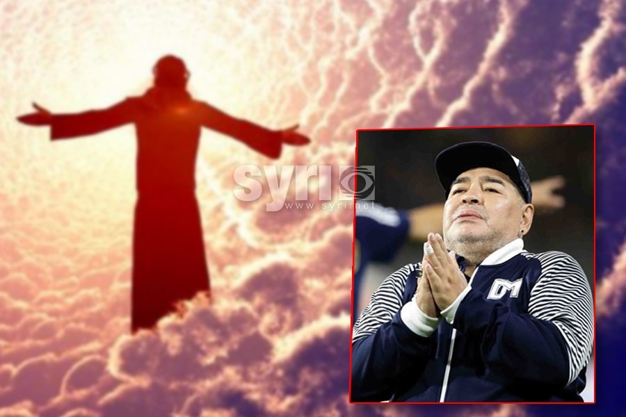 FOTO-ja që po bën ‘namin’ në rrjet/ Maradona ‘takon Zotin’, shfaqet imazhi duke...