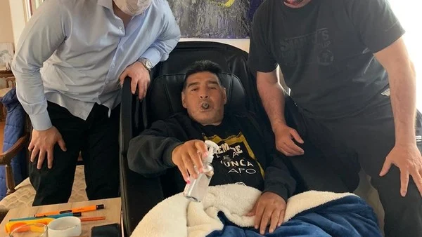 ‘Maradona u la 12 orë pa ndihmë mjekësore, ambulanca erdhi 30’ me vonesë’