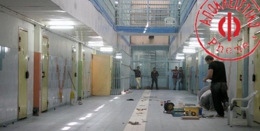 4 të dënuar masakrojnë me sende të forta shqiptarin brenda burgut në Greqi