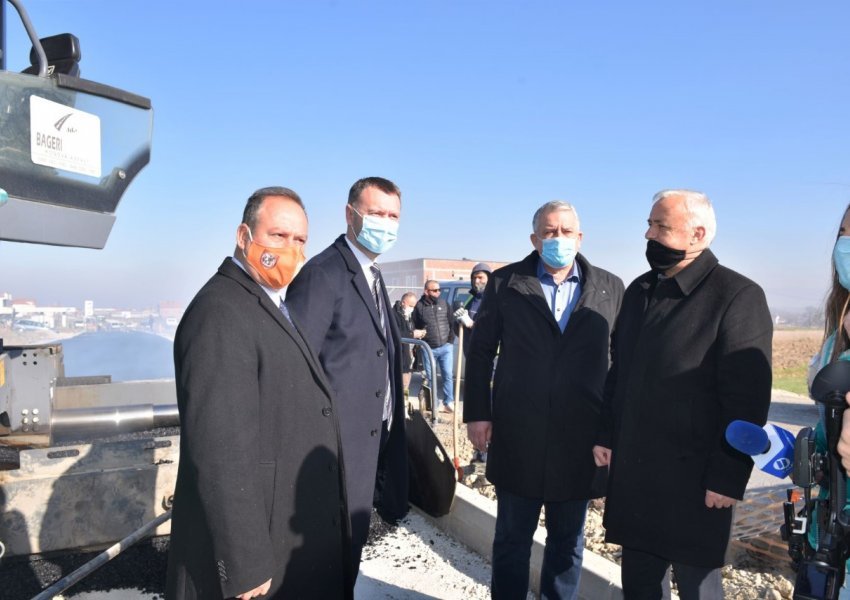 Ministri premton se në afat rekord shpallen llotet e tjera Prishtinë - Podujevë