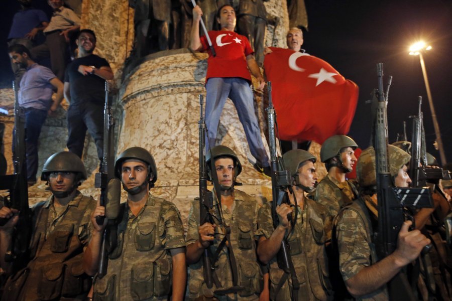 Grushti shtetit, Turqi/ Qindra të dënuar me burgim të përjetshëm mes tyre biznesmenë dhe civilë