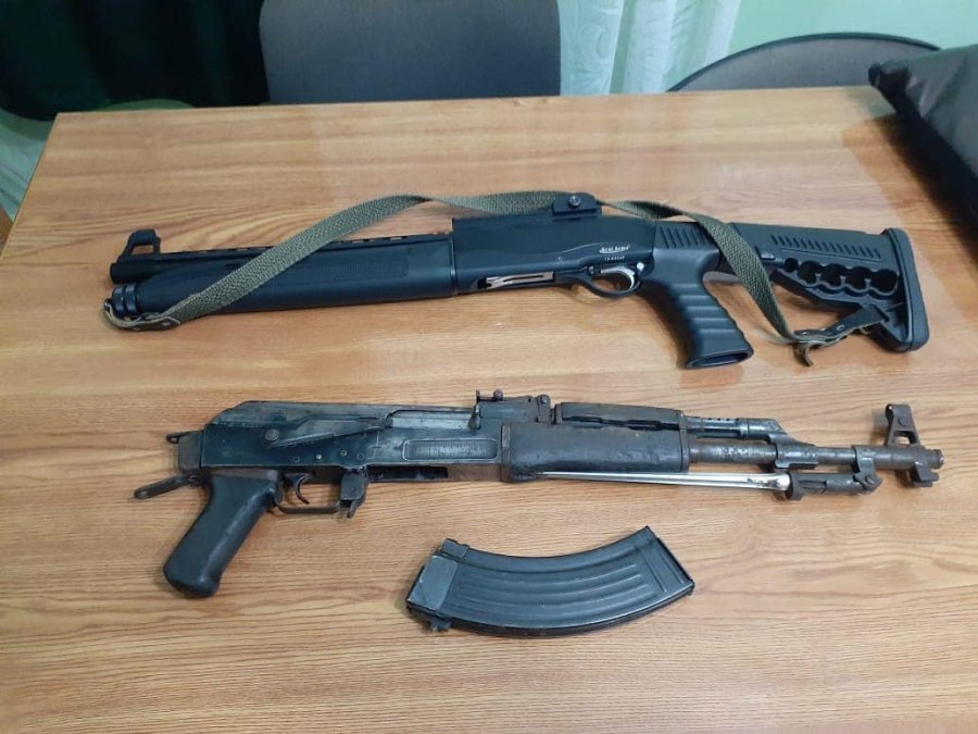 Arrestohen në Bulqizë me automatikë dhe shotgun, djemtë nga Tirana