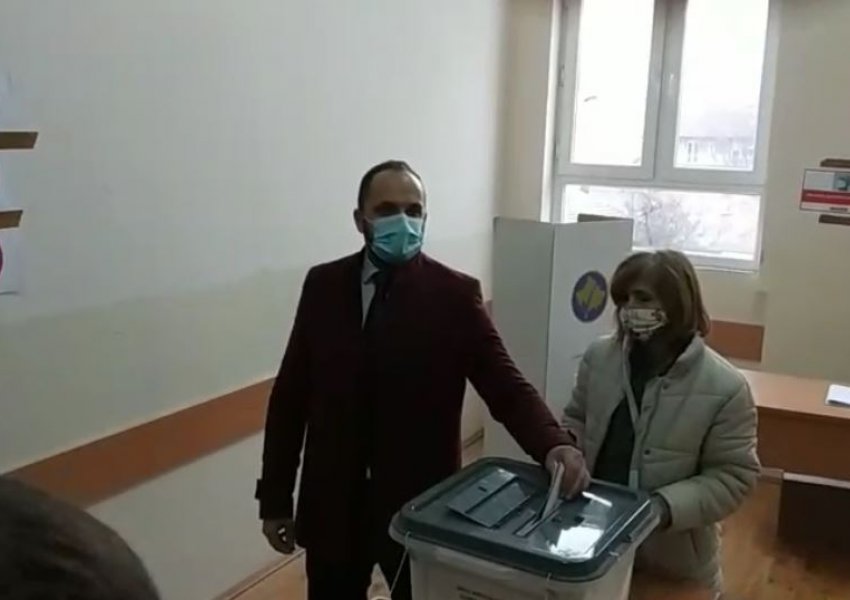 Mitrovicë e Veriut: Voton kandidati i Listës Serbe, Milan Radojeviq