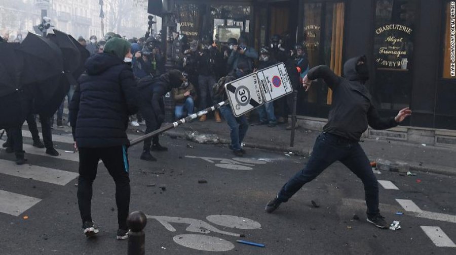 VIDEO/ Shpërthejnë protestat në Francë
