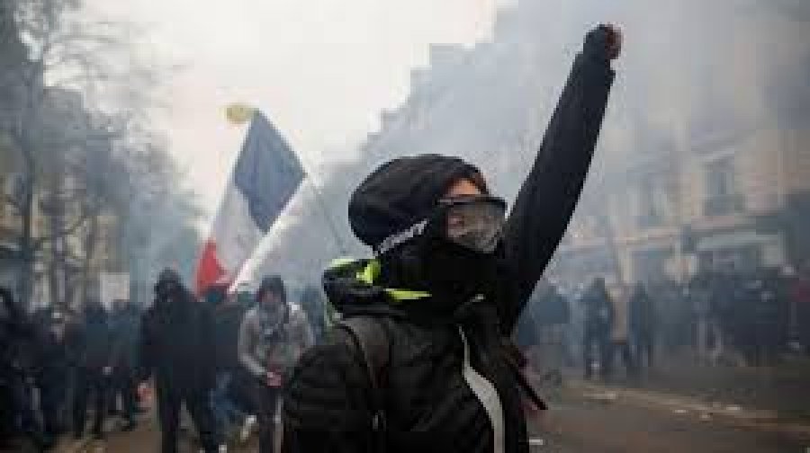 Protestat pezullojnë ligjin për sigurinë/ Franca rishikon amendimet e kundërshtuara