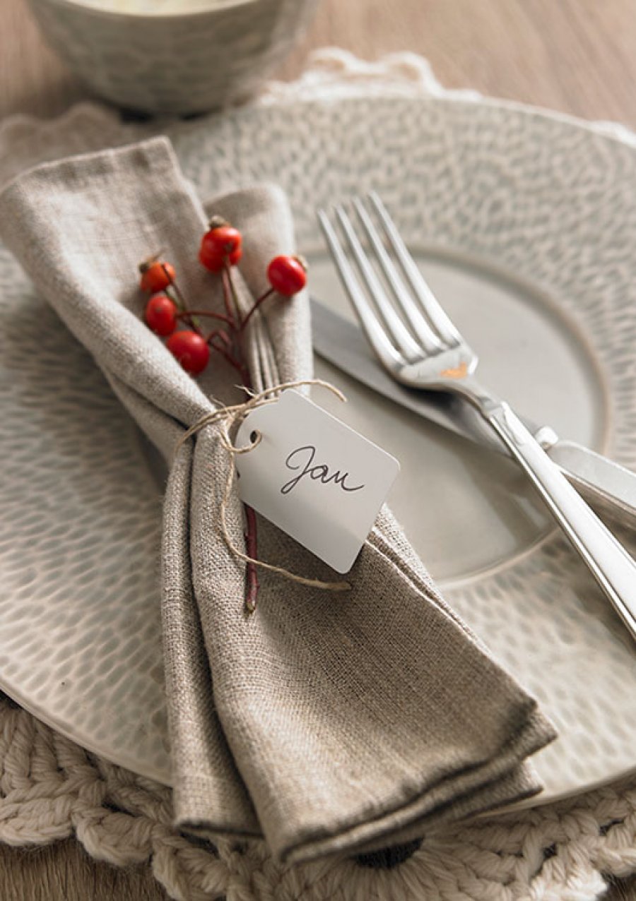 FOTO/ Disa ide të thjeshta për të personalizuar tryezën tuaj për festat e fundvitit 